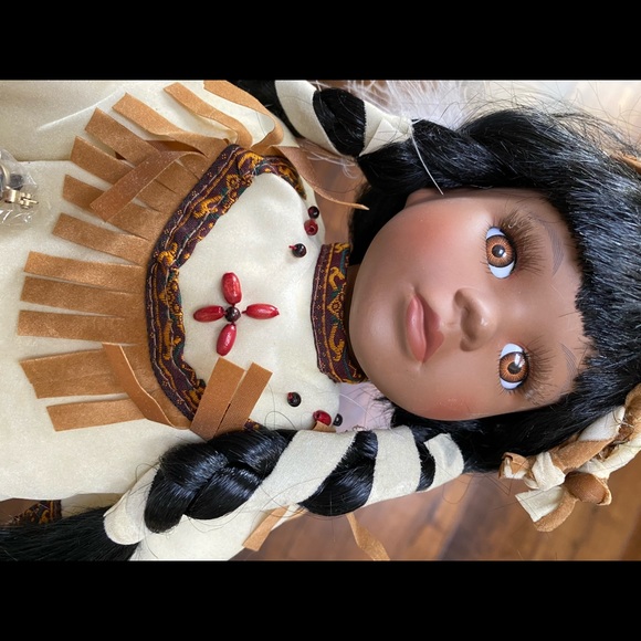 Beautiful Native Doll - Picture 4 of 13